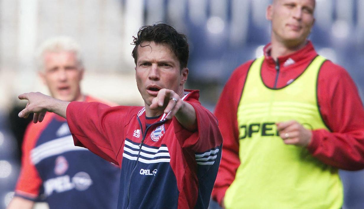 Lothar Matthaus. Gelandang asli Jerman ini memperkuat Bayern Munchen selama 12 musim mulai 1984/1985 hingga 1987/1988 dan 1992/1993 hingga 1999/2000. Pemain tertua yang mampu mencetak gol di usia 38 tahun dan 8 bulan saat melawan Freiburg di ajang Liga Jerman (20/11/1999). (AFP/Patrick Hertzog)