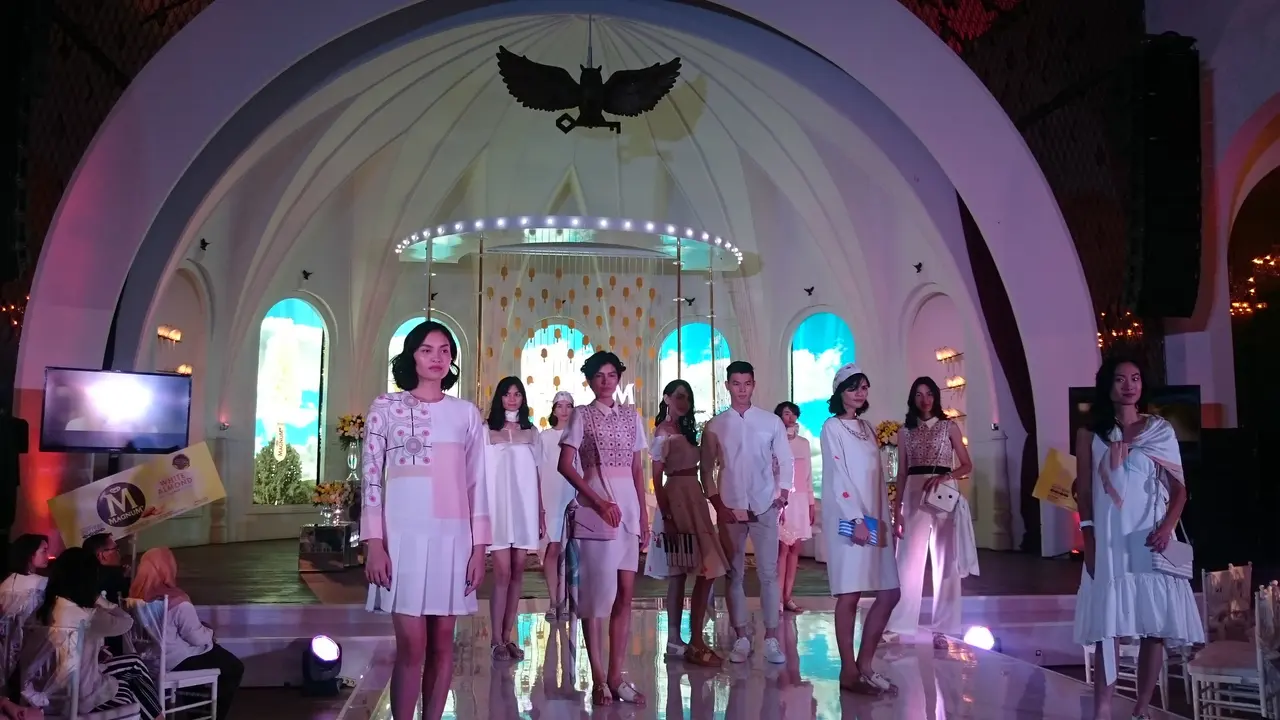 Rancangan 6 Fashion Desainer Indonesia Terinspirasi dari Es Krim