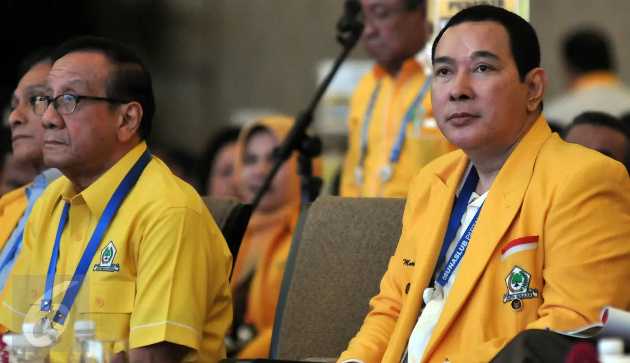 Tommy Soeharto terlihat mengikuti Rapat Paripurna membahas Tata Tertib Pemilihan Ketua Umum Partai Golkar di arena Munaslub, Bali, Minggu (15/5). Rapat diwarnai instruksi dari para anggota partai  dan pembahasan berlangsung alot (Liputan6.com/Johan Tallo)