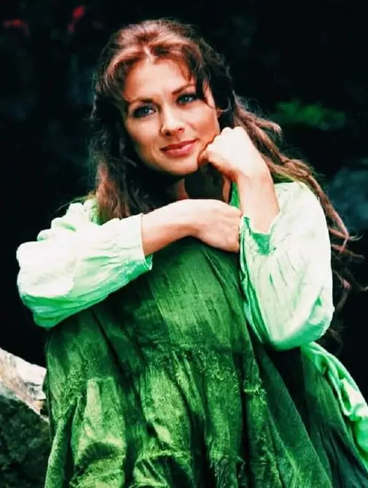 Ini penampilan Leticia Calderon ketika memerankan Esmeralda. Cantik banget ya? (Foto: instagram.com/letycalderon97)