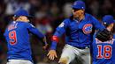 Pemain Chicago Cubs, Javier Baez #9 dan Jon Jay #30 merayakan keberhasilan timnya mengalahkan San Francisco Giants pada lanjutan MLB di AT&T Park, an Francisco, (7/8/2017). San Francisco kalah 3-5 dari Cubs.  (Jason O. Watson/Getty Images/AFP)
