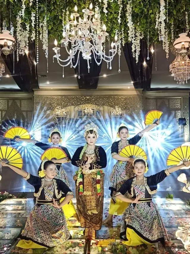 6 Momen Pernikahan Lebby Wilayati, Penampilan Dewi Perssik Bikin Pangling