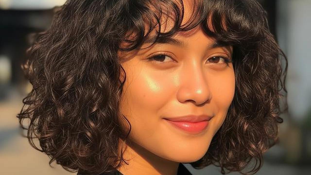 10 Model Rambut Medium dengan Poni Anti Lepek, Tampil Stylish Sepanjang Hari