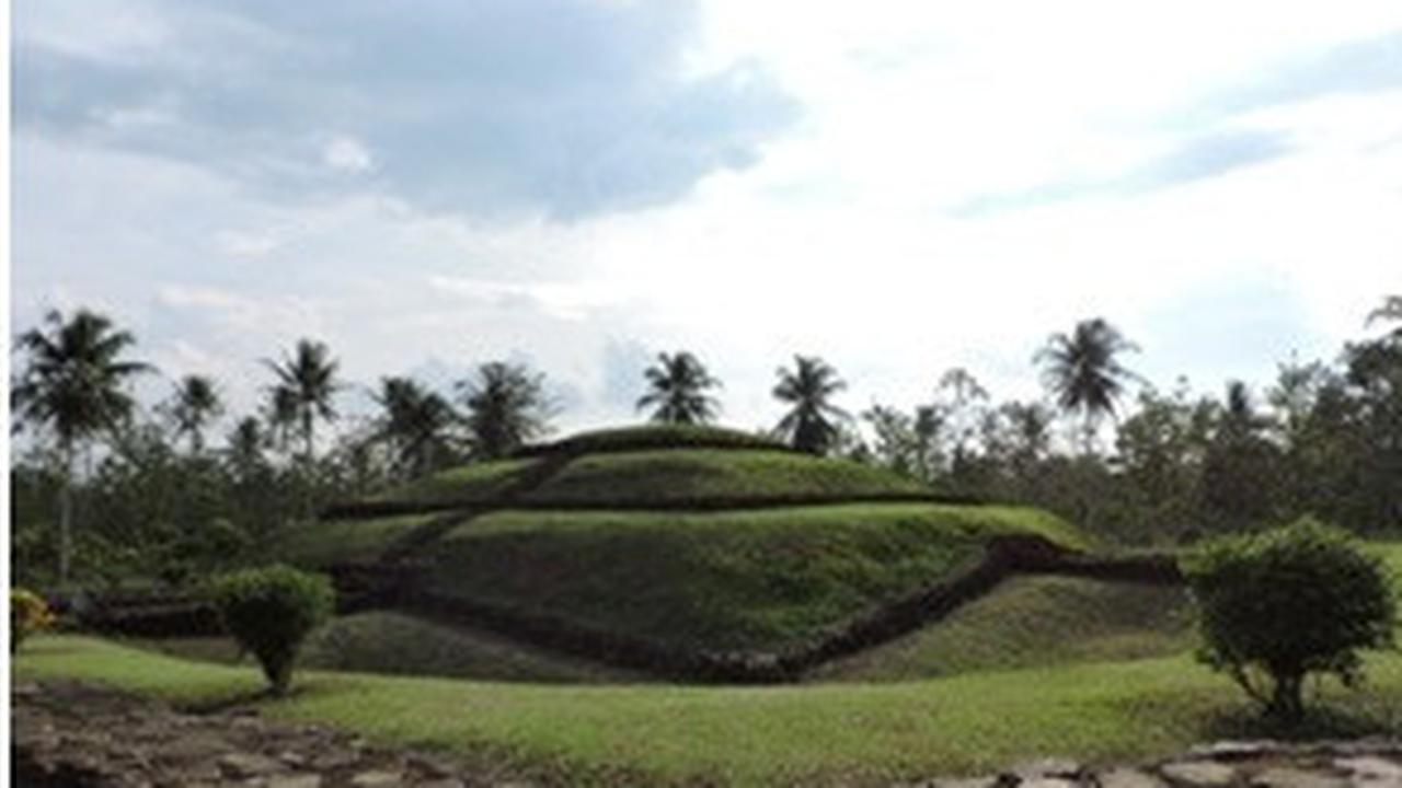Taman Purbakala Pugung Raharjo