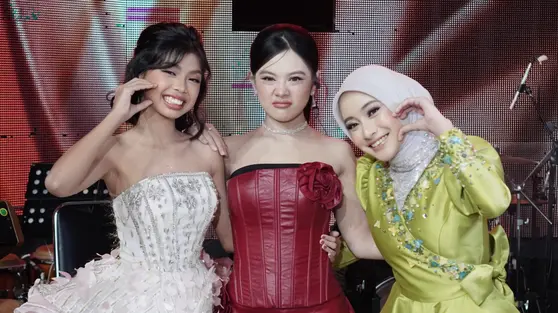 Melly Lee Pamer Potret Bareng Clara dan Alexa, Selamat Lolos Top 17