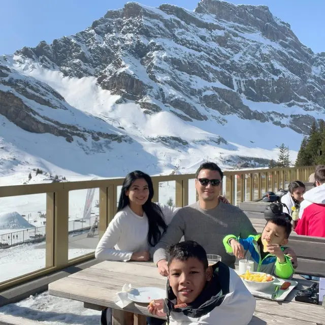Momen liburan Christian Sugiono dan Titi Kamal di Jerman-Swiss (Foto: Instagram titi_kamall)