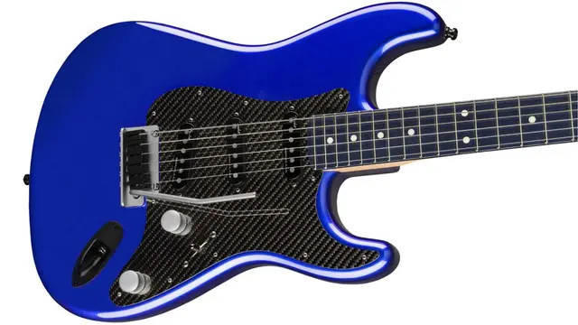 gitar kolaborasi antara Fender dan Lexus ini akan memiliki warna yang sama dengan salah satu mobil asal Negeri Matahari Terbit tersebut, dan hanya dibuat sebanyak 100 unit (Autoblog)