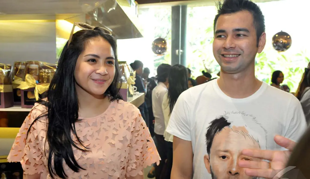 Raffi Ahmad Ingin Kue Pernikahan Seperti Ini. Raffi Ahmad ingin kue pernikahannya bernuansa tradisional Jawa, Jakarta, Rabu (17/9/14) (Liputan6.com/Panji Diksana)