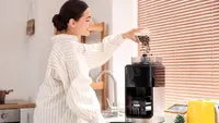 Upgrade Ritual Ngopi Tanpa Bikin Kantong Jebol dengan Mesin Kopi Rp200 Ribuan