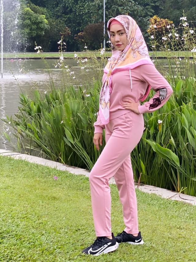 Berhijab Usai Sakit Aneh, Ini 6 Potret Gaya Terbaru Baby Sexyola