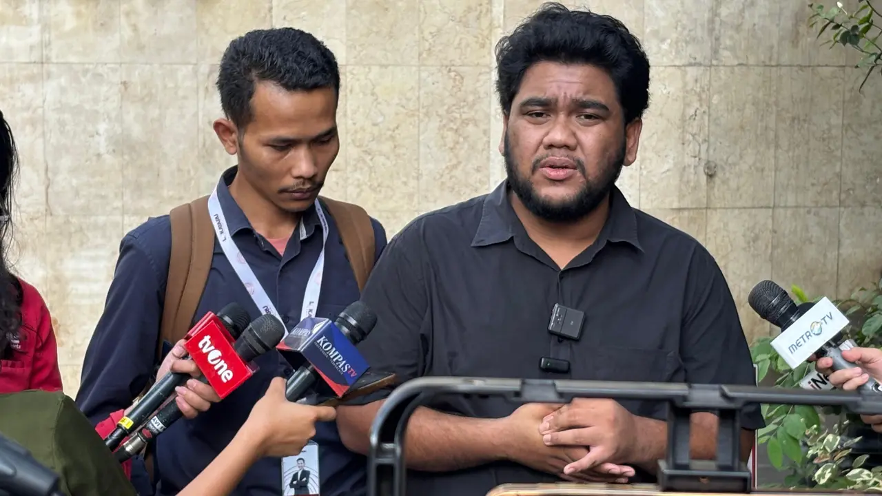 Asisten peneliti dari Lokataru Foundation, Fian Alaydrus (kanan) (Liputan6.com/Ady Anugrahadi)