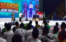 VIDEO: Wanita Depok Bangga Diacungkan Jempol dari Jokowi, Sujud Syukur Dapat Sepeda dari Presiden