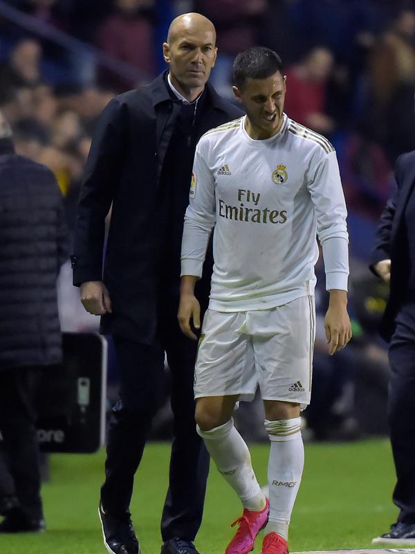 Pelatih Real Madrid, Zinedine Zidane, dan Eden Hazard. (AFP/Jose Jordan)