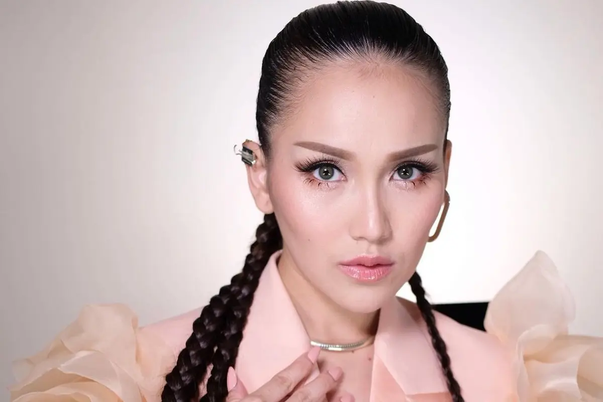Tutorial Makeup Ala Ayu Ting Ting, Super Simpel tapi Hasilnya Bikin ...