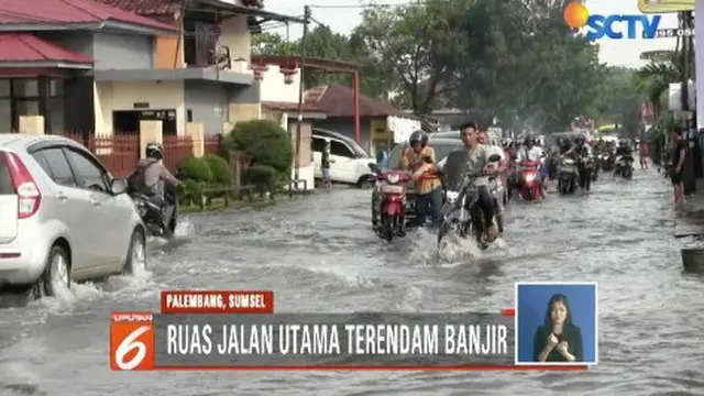 Palembang dikepung banjir. Kondisi banjir di Palembang semakin parah akibat hujan deras yang mengguyur sejak Senin malam (12/11) kemarin. Air rendam permukiman dan akses jalan utama.