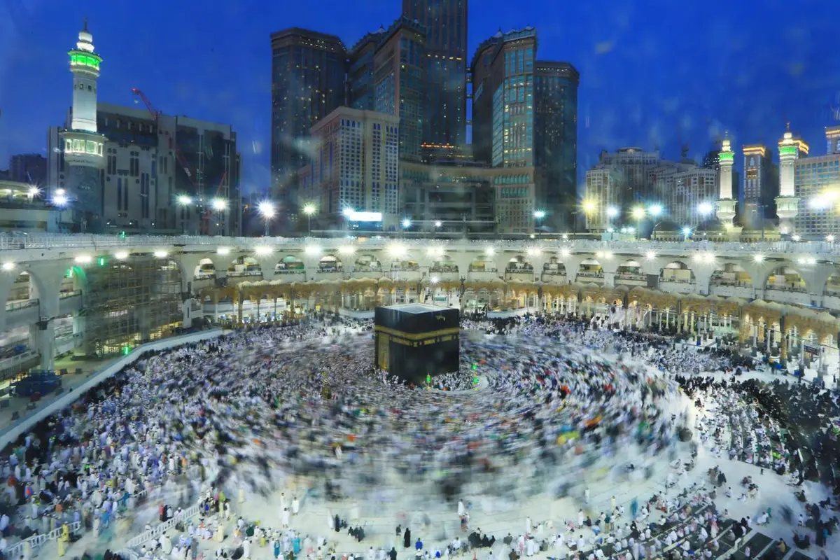 Jemaah haji dari seluruh dunia melakukan thawaf di Kakbah, Makkah. Foto: Bahauddin/MCH