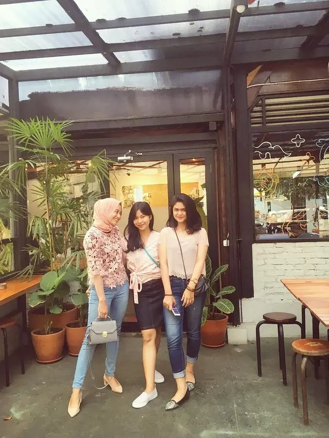 6 Potret Hada Layalia Adik Perempuan Adly Fairuz, Curi Perhatian