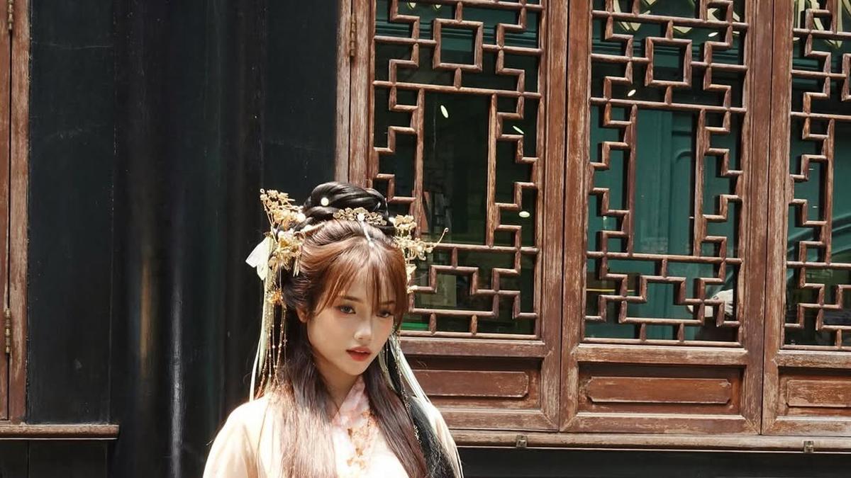 Pesona Cantik Fuji An Bak Putri Kerajaan Saat Liburan ke China, Pulas Douyin Makeup yang Sempat Viral