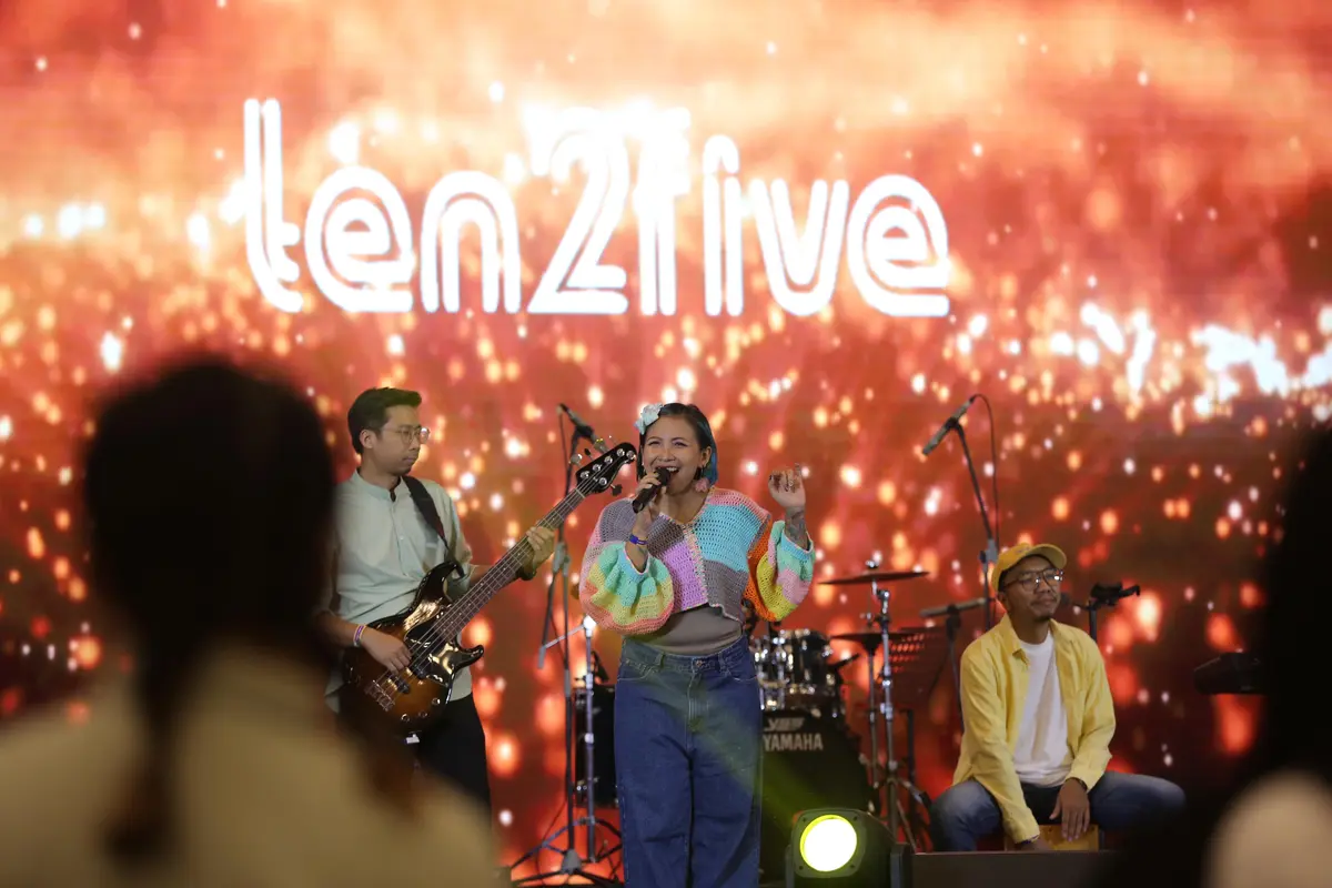 Fimela Day 2024 kembali menjadi sorotan dengan kehadiran salah satu band legendaris Indonesia, Ten2Five, berlangsung pada Jumat (29/11/2024) di Indonesia Convention Exhibition (ICE) BSD, Tangerang (Dok/Fimela.com)