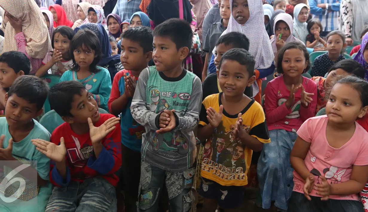 Anak-anak korban Gempa terlihat antusias saat mengikuti kegiatan "Trauma Healing" di Pidie Jaya, Aceh, Jumat (9/12). Kegiatan tersebut untuk memulihkan rasa trauma anak-anak korban gempa bumi di Pidie Jaya. (Liputan6.com/Angga Yuniar)