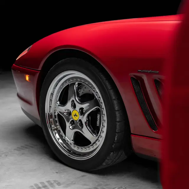 Detail Pelek Krom dan Bodi Khas Rosso Corsa Ferrari 550 Maranello