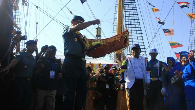 Api Asian Games 2018 telah tiba di Makassar, Sulawesi Selatan, menggunakan Kapal Dewaruci. (Istimewa)
