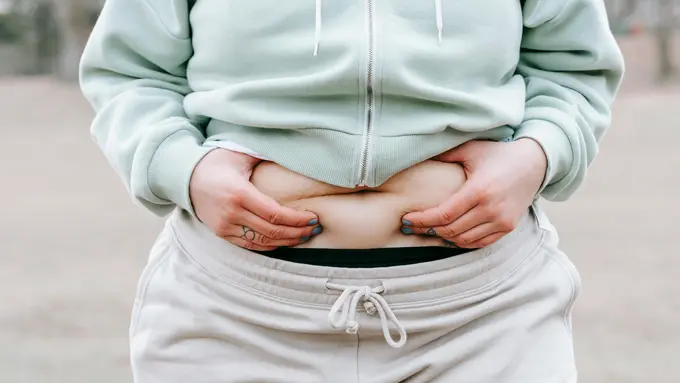 5 Alasan Perutmu Tetap Buncit Meski Sudah Diet, Apa yang Salah?