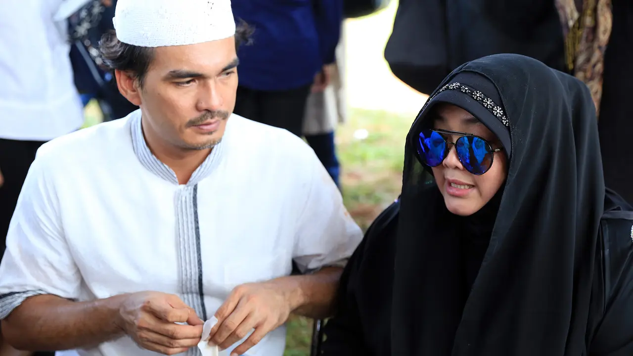Teddy Syach dan Rina Gunawan