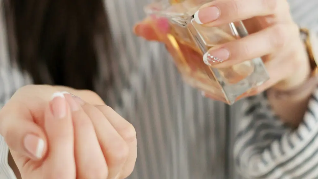 Trik memilih dan memadukan parfum agar harum lebih tahan lama sekaligus mendukung penampilan. (Foto: Andrijana Bozic/Unsplash)