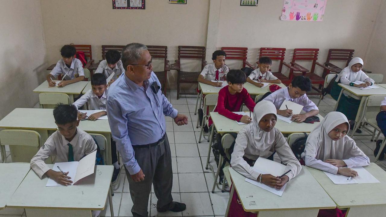 FOTO: Hari Pertama Tahun Ajaran Baru, SMP Swasta Gratis di Depok Resmi Dimulai