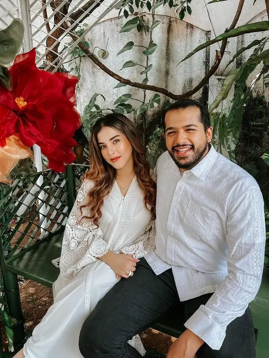 Tasya Farasya tampil cantik bernuansa blushing dengan coral makeup (ig/tasyafarasya)