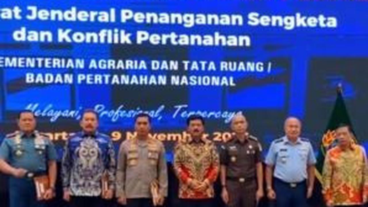 "Saya ingin mengucapkan banyak terima kasih atas sinergi dan kolaborasi antara aparat penegak hukum kepolisian, kejaksaan, TNI, pemerintah daerah dan BPN," ujarnya dalam acara Rakornas tersebut.<br>