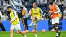 Bergabung pada 2012, Luka Modric menjadi bagian penting dari masa keemasan Real Madrid. Tampak dalam foto, gelandang Real Madrid asal Kroasia, Luka Modric (tengah) melakukan pemanasan sebelum pertandingan sepak bola Liga Spanyol melawan Valencia CF di stadion Santiago Bernabeu, Madrid, 5 April 2025. (JAVIER SORIANO/AFP)