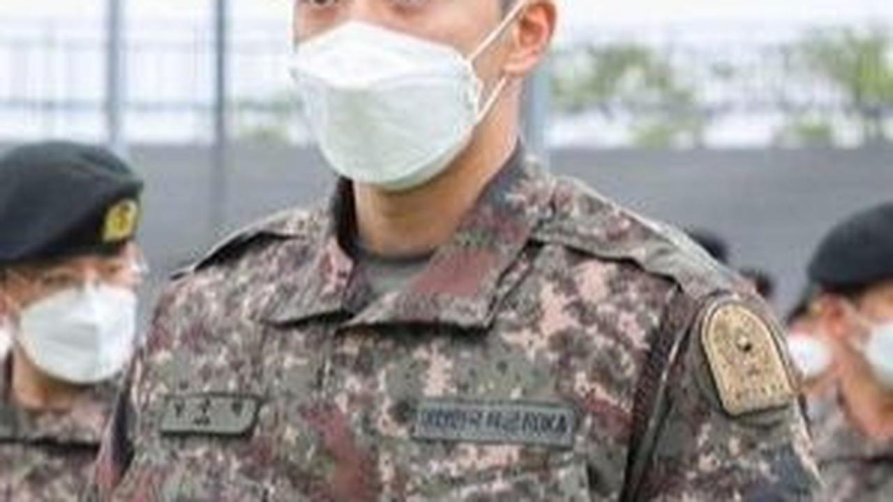 Aktor muda berbakat, Nam Joo Hyuk, saat ini tengah menjalani wajib militer sejak 20 April lalu.