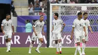 Ekspresi sedih para pemain Irak setelah tersingkir dari Yordania pada 16 besar Piala Asia 2023 di Khalifa International Stadium, Senin (29/1/2024).&nbsp;(AP Photo/Thanassis Stavrakis)