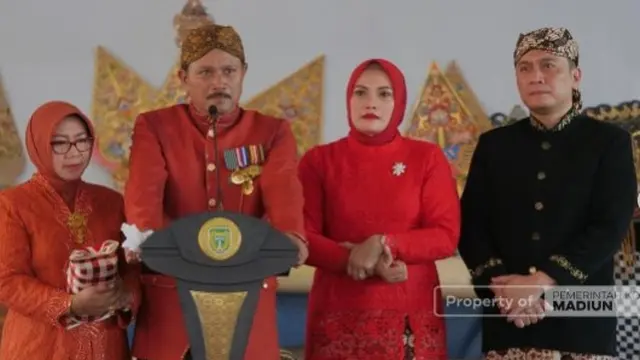 Wali Kota Madiun Maidi dan Wakil Wali Kota Madiun Inda Raya (MaDa) mengakhiri masa jabatannya dengan menggelar Kirab Budaya 2024 pada Minggu 28 April 2024. (Foto: Pemkot Madiun)