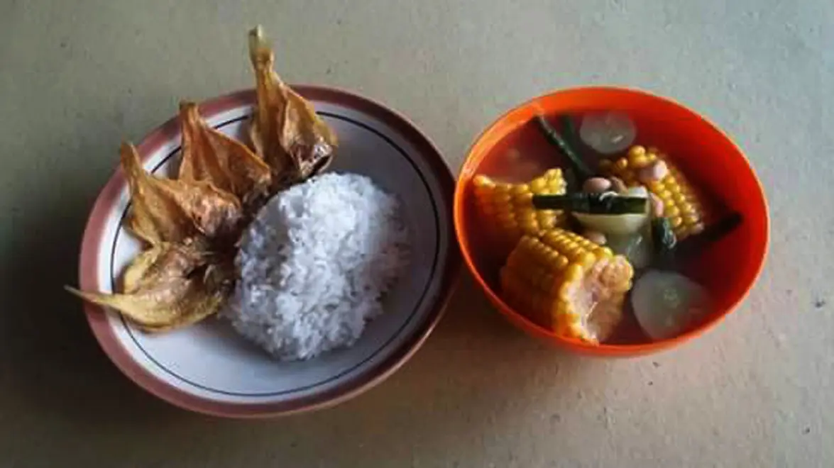Ikan kering atau akrab dengan nama Bale Rakko bagi Suku Bugis dan Juku Kalotoro di kalangan Suku Makassar, salah satu makanan favorit saat sahur di bulan Ramadan. (Liputan6.com/Eka Hakim)