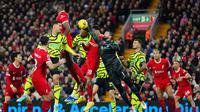 Bermain di depan publik sendiri, Liverpool dikejutkan dengan gol cepat Arsenal pada menit ke-4. (AP Photo/Jon Super)