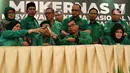 Wakil Ketua PPP Fernita Darwis bersama Wakil Sekretaris Jenderal PPP, Achmad Baidowi dan sejumlah Kader PPP memberikan keterangan pers disela Musyawarah Kerja Nasional (Mukernas) V PPP di Jakarta, Minggu (15/12/2019). Mukernas V PPP resmi ditutup hari ini. (Liputan6.com/Johan Tallo)