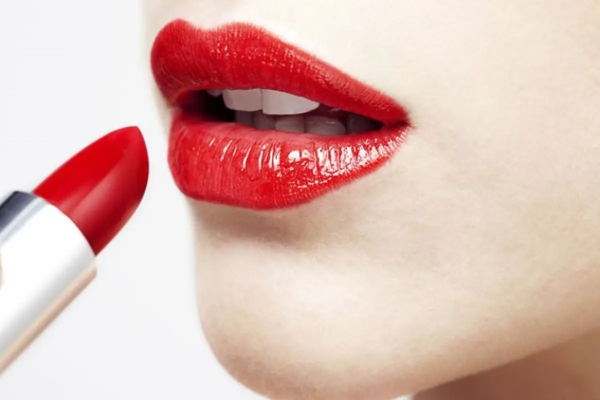 Keunggulan Lipstik Merah, Wajib Tahu!