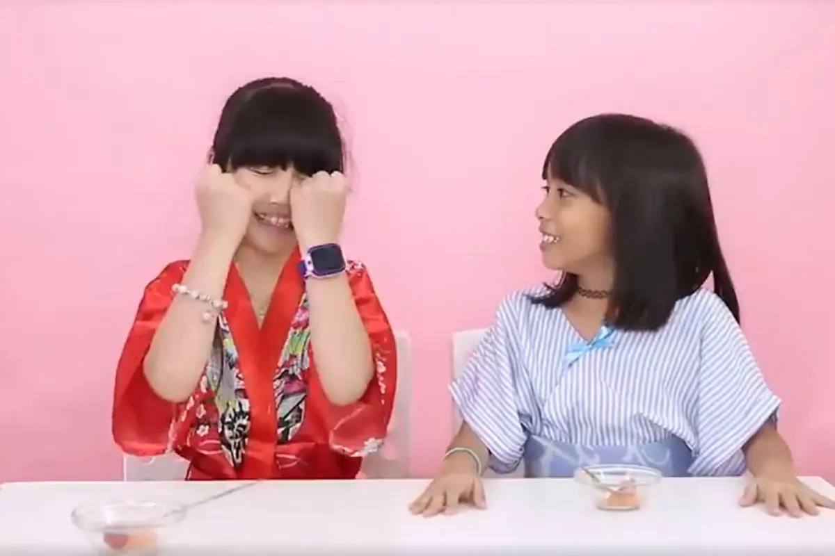 Ekspresi Bocah Ketika Mencoba Makanan Jepang. sumberfoto: Kokiku TV