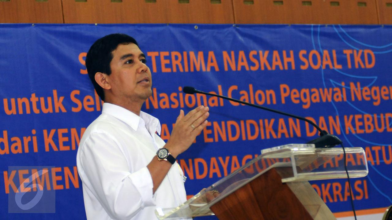 20160120-Mendikbud Anies Baswedan Serahkan Naskah TKD CPNS 2016 ke Menpan-RB-Jakarta-Helmi Fithriansyah