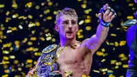 Jonathan Haggerty menjadi juara Muay Thai One Championship di One: For Honor. (Dok One Championship)