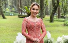 Dilamar Muhammad Fardhana, 8 Foto Ayu Ting-Ting Dalam Balutan Kebaya Yang Anggun & Menawan