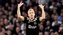 7. Donny van de Beek - Pemain 23 tahun itu resmi berseragam Manchester United pada musim panas ini. Penampilan apiknya bersama Ajax Amsterdam membuat Manchester United tak ragu memboyongnya ke Old Trafford. (AFP/Emmanuel Dunand)