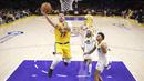 Pemain Los Angeles Lakers, Luka Doncic melakukan lay up pada laga lajutan NBA melawan Utah Jazz di Crypto.com Arena, Los Angeles, California pada Selasa (11/02/2025) WIB. (AP Photo/Mark J. Terrill)