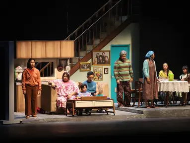 Pementasan Home Sweet Loan The Musical di Graha Bhakti Budaya, Taman Ismail Marzuki (TIM), Cikini, Jakarta, Rabu (30/9/2026). Pertunjukan musikal tersebut mengangkat kisah Kaluna dalam perjuangannya mewujudkan impian memiliki rumah sekaligus mencari makna tentang pulang. (KLY/Budy Santoso)