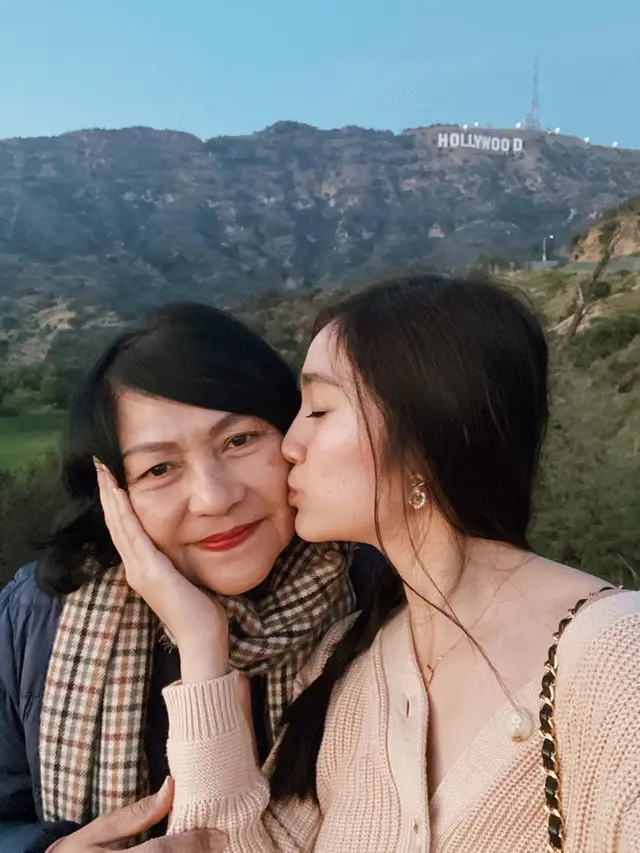 Jarang Terekspos, Ini 6 Potret Kebersamaan Febby Rastanty dan Ibunda