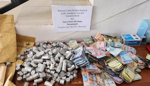 Siswa-siswi SD Islam Darunnajah menunjukkan kepedulian tinggi terhadap korban banjir di Aceh, Sumatera Utara, dan Sumatera Barat melalui program donasi “One Day One Thousand”. (Istimewa)