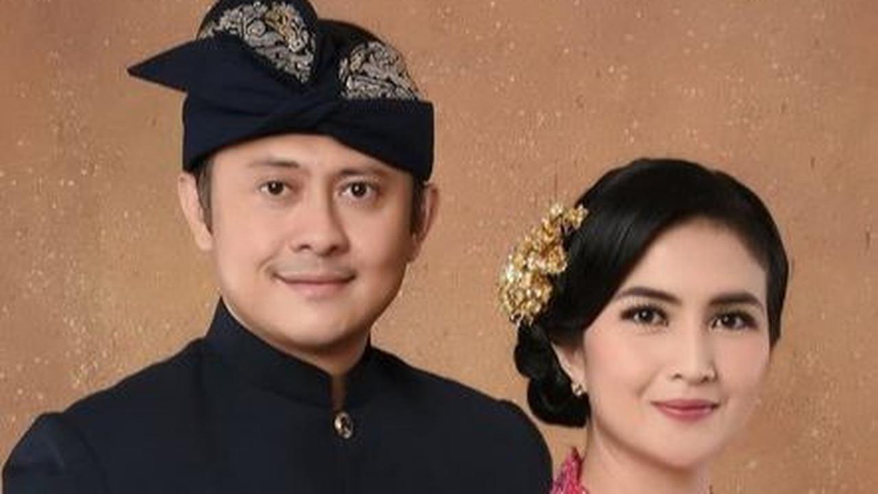 Setelah menikah dengan Dewa, Kadek setia mendampingi suaminya. Dewa sering dipindahkan ke berbagai wilayah di Jawa Timur.